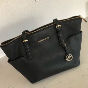 Michael Kors purse (medium sized)